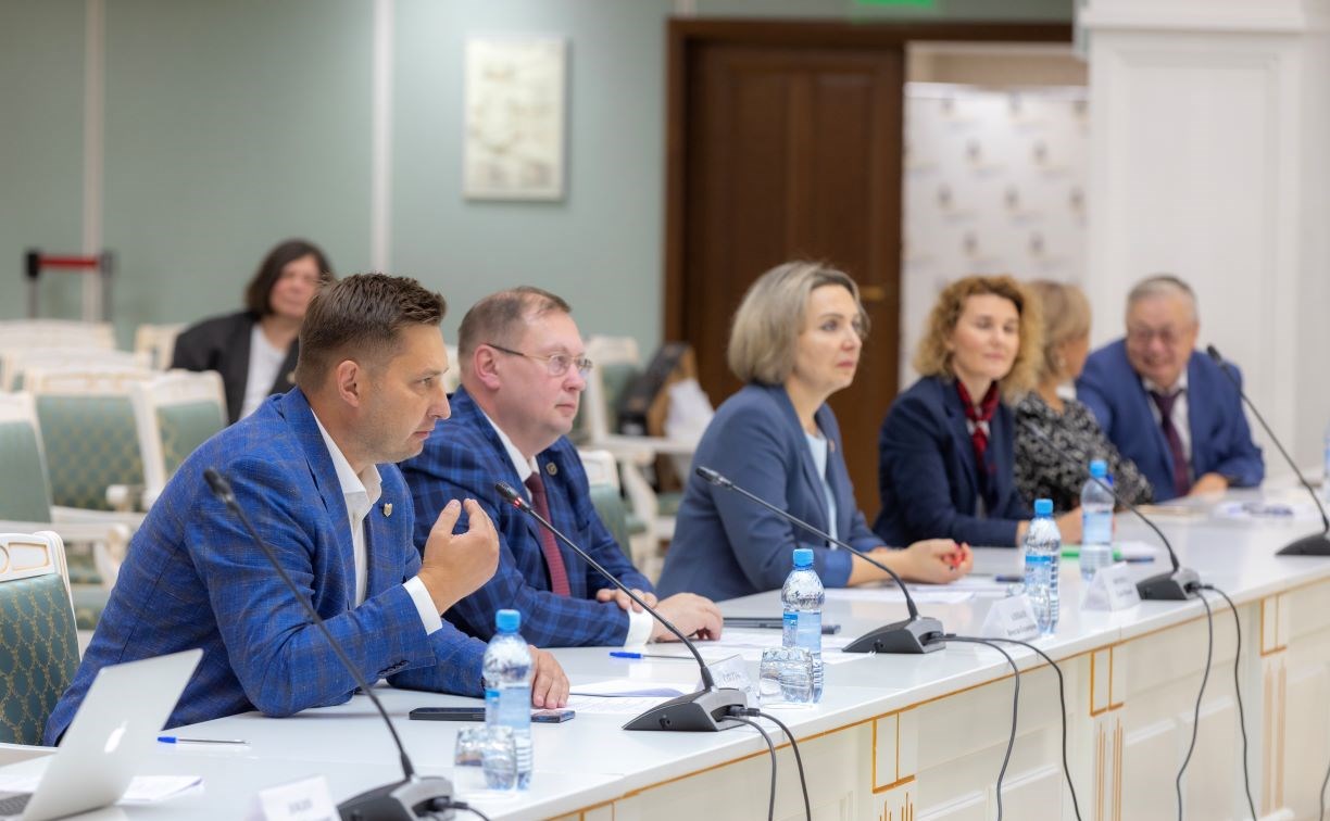 На Сахалине обсуждают переход глобального мироустройства к модели многополярности