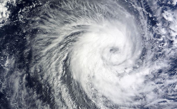 Надвигающийся на Курилы циклон зацепил юг Сахалина: синоптики рассказали, будет ли усиление