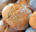 Оставшимся без дороги жителям Первомайска доставили свежий хлеб