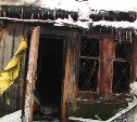 Семья с ребенком потеряла жилье в Южно-Сахалинске из-за пожара у соседей