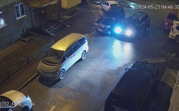 Видео: трое автомобилистов-неудачников в Южно-Сахалинске скрылись с места ДТП, но попали на камеру