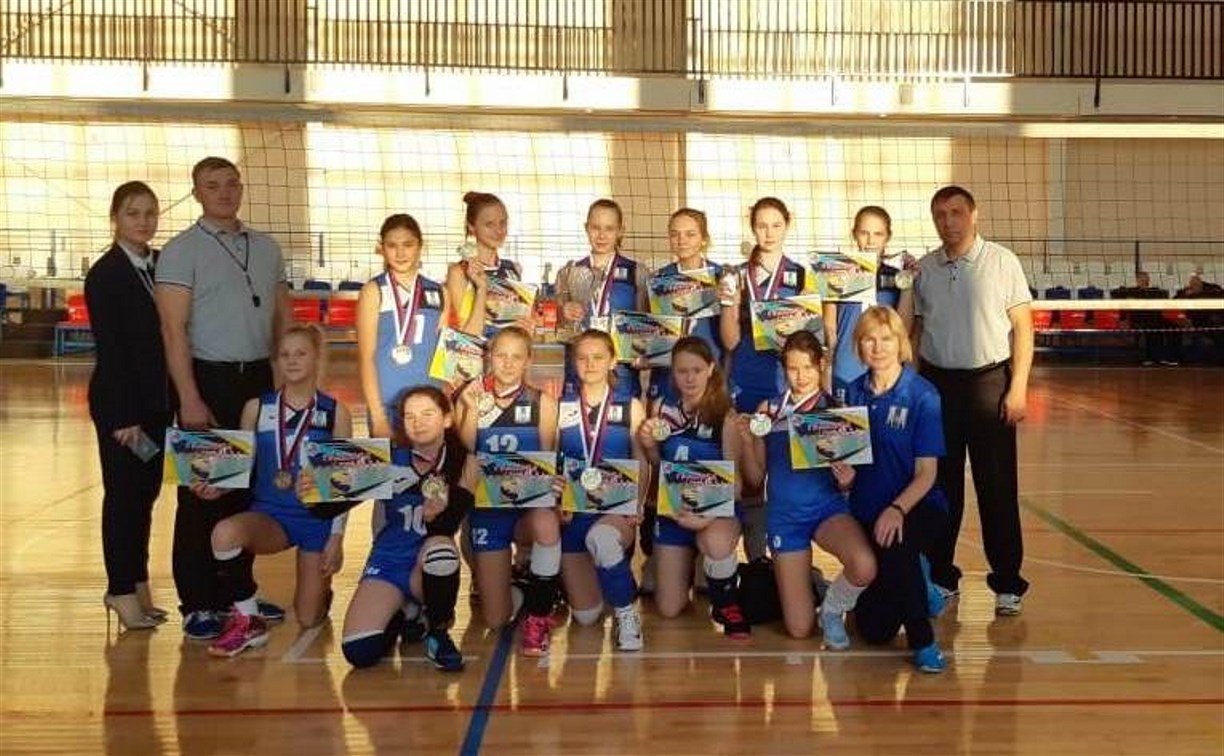 Сахалинские команды завоевали золотые и бронзовые медали первенства ДФО по волейболу