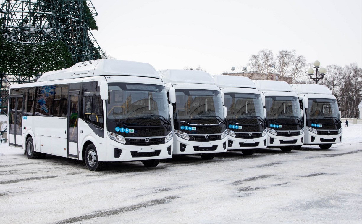 В пять районов Сахалинской области направились современные автобусы