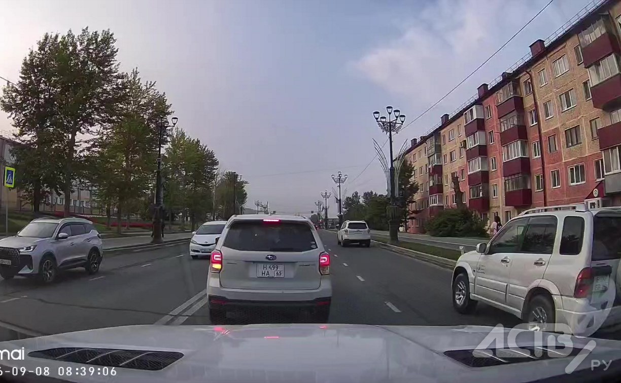 В Южно-Сахалинске видеорегистратор поймал "очень наглого нарушителя"