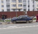 Автомобиль снес дорожное ограждение на проспекте Мира в Южно-Сахалинске
