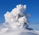 Вулкан Эбеко выплюнул столб пепла на высоту 3,5 км 