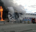 Трибуны горят на стадионе "Спартак" в Южно-Сахалинске