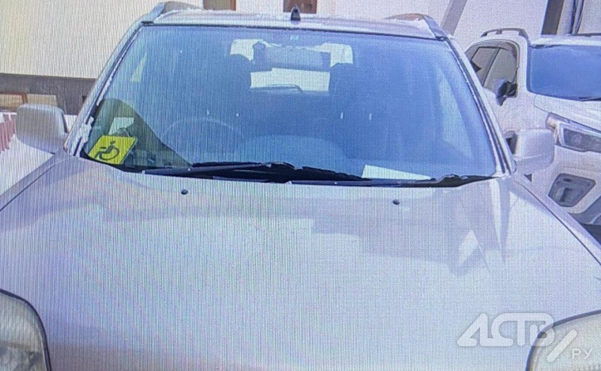 Неизвестный поцарапал Nissan X-Trail  и скрылся с места ДТП в Южно-Сахалинске
