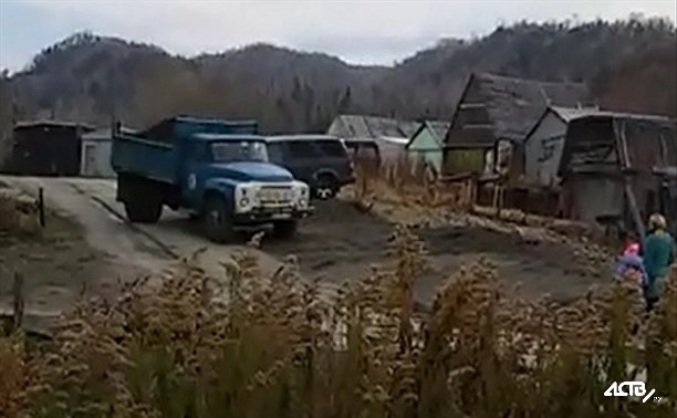 По жалобе жительницы Синегорска администрация уничтожила парковку во дворе