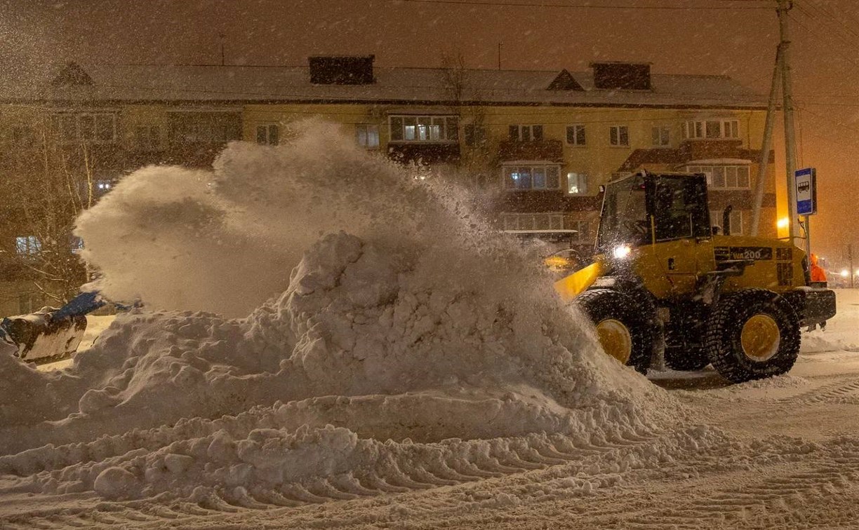 За сутки с улиц Южно-Сахалинска вывезли почти 17 тысяч кубометров снега