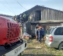 Жилой дом горит в Южно-Сахалинске
