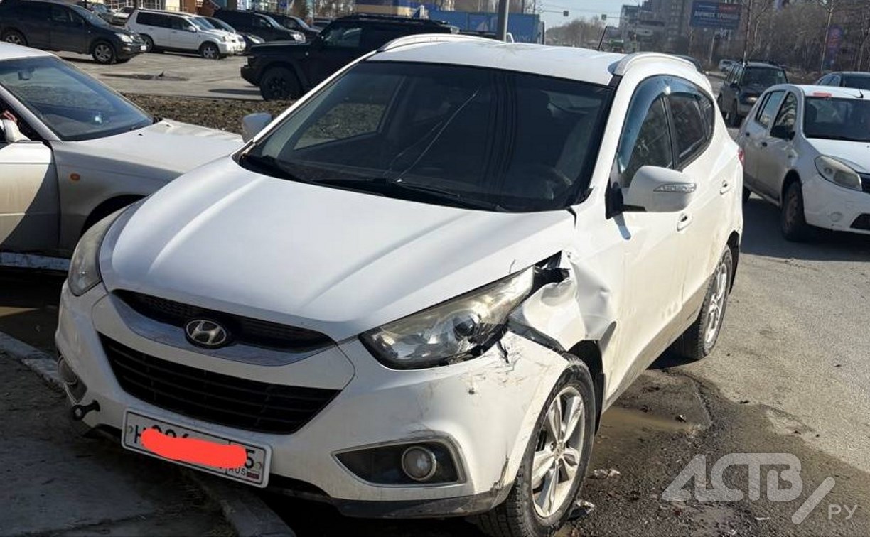 Водитель в Южно-Сахалинске протаранил Hyundai и скрылся