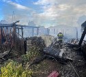 Более семи часов пожарные тушили жилой дом в селе Восход