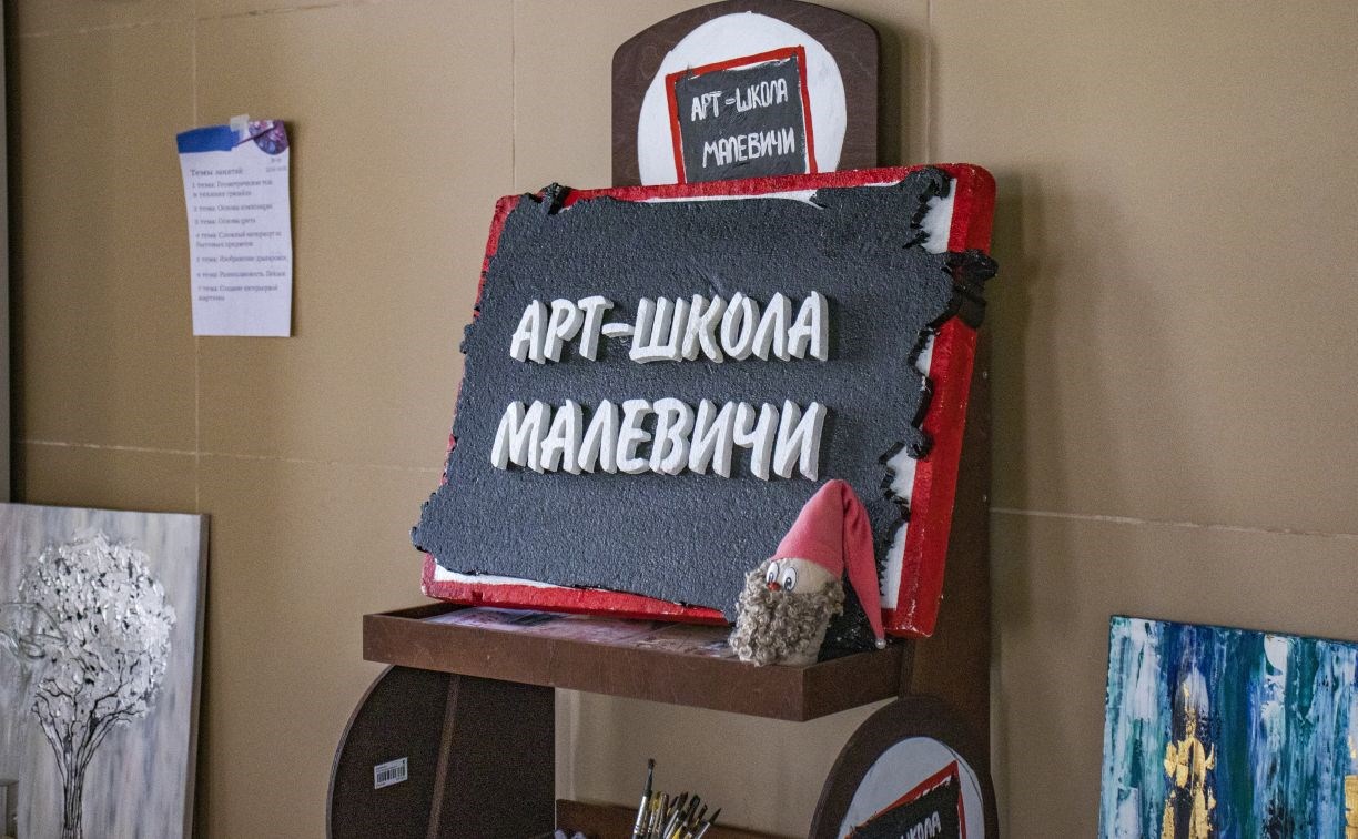 В Южно-Сахалинске открыт набор в художественную школу, где дети создают скульптуры, дизайн и украшения