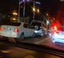 Странная массовая авария произошла в Южно-Сахалинске в районе магазина “Книголюб” 
