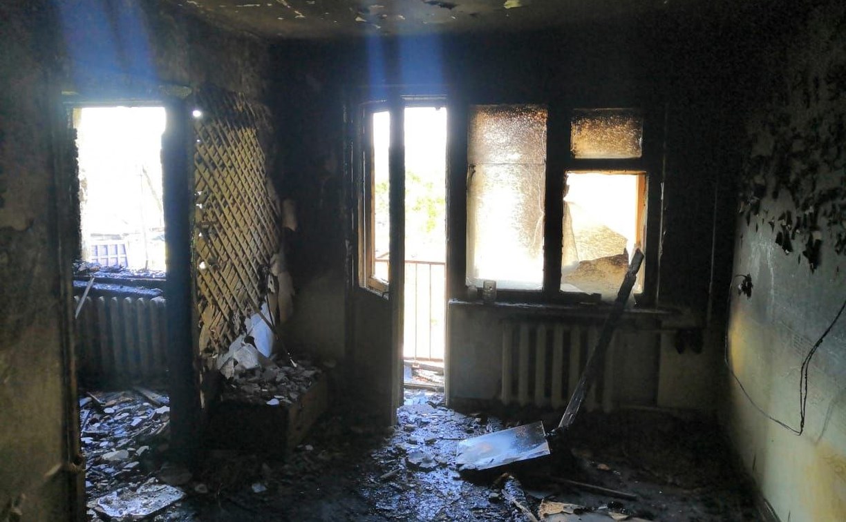 Четырёх взрослых и двоих детей эвакуировали при пожаре на Сахалине
