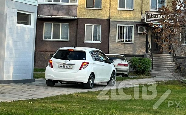 Воспитанный автохам в Южно-Сахалинске придумал изощрённый способ объехать пробку