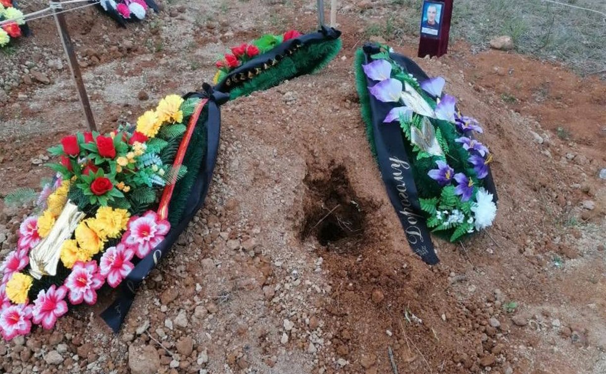 Кто-то раскопал могилу на сахалинском кладбище