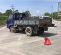 Мотоциклист врезался в грузовик в Южно-Сахалинске