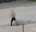 Полиция проверяет инцидент в Березняках: сахалинец наносил себе увечья во дворе дома