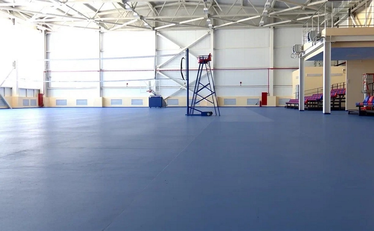 В Александровске-Сахалинском открыли новый спорткомплекс и приступили к ремонту фасада школы № 1