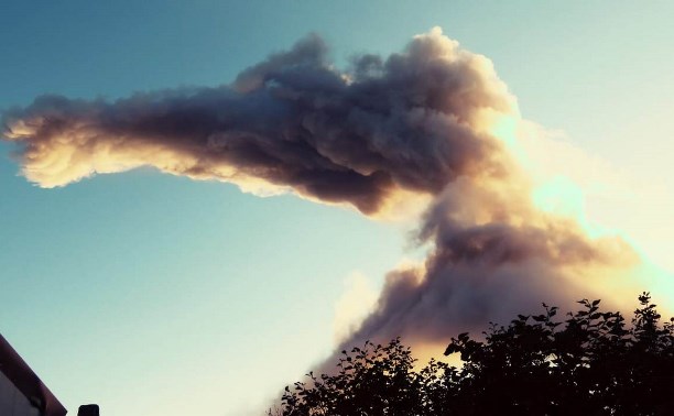 Еще один столб пепла и золы выбросил вулкан на Парамушире