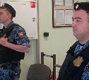 Пьяный мужчина пытался прорваться в здание суда в Южно-Сахалинске
