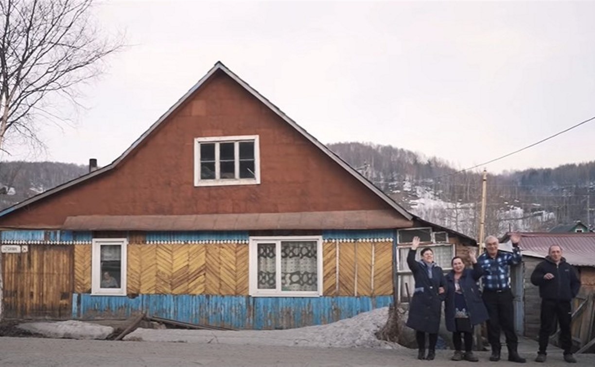 "Тут, оказывается, жить можно": певец Ярослав Сумишевский посетил родной поселок Шахтерск 