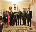 Сахалинский депутат наградил ветерана в Орле