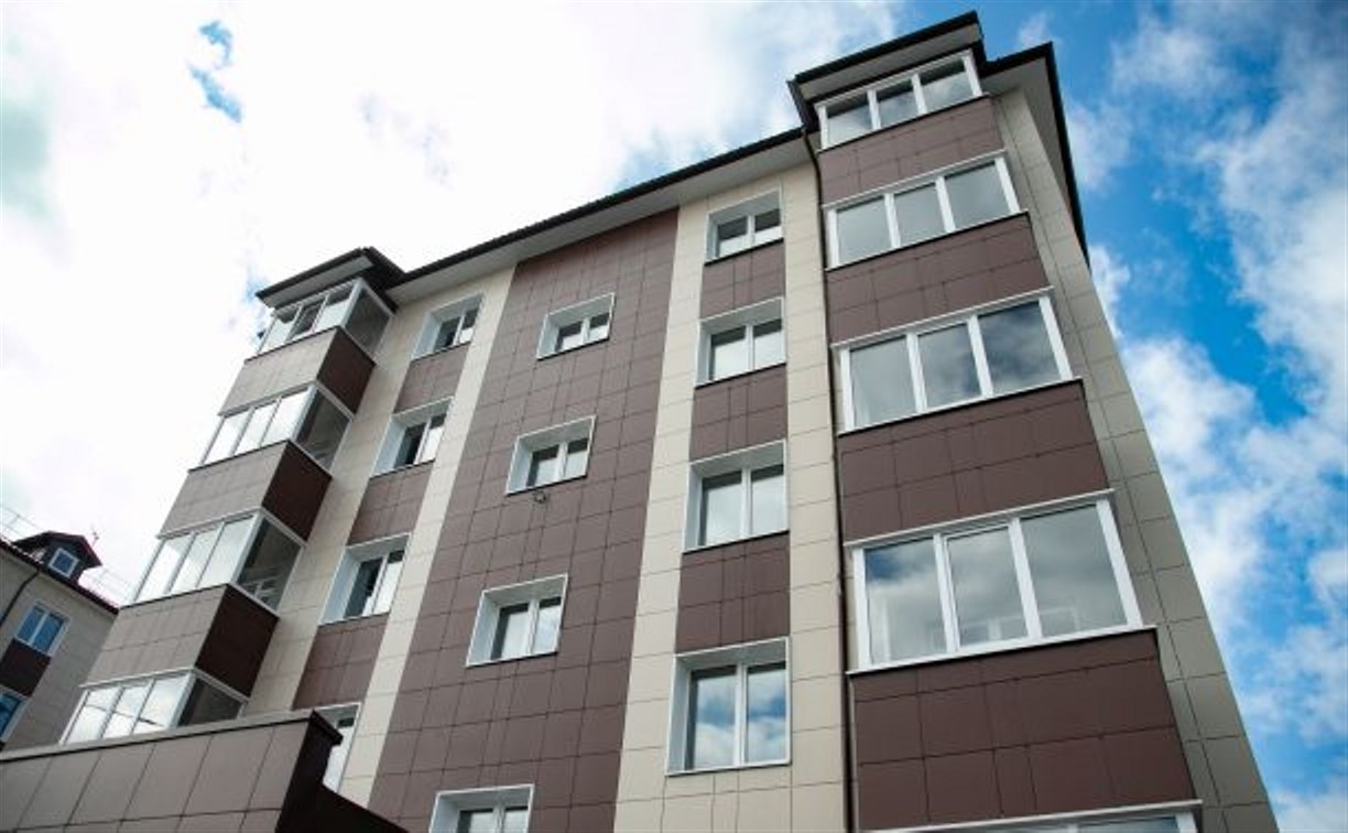 Дом для жителей ветхих квартир в Тымовском готов на 85%