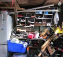 Сахалинец выделил специальную комнату для украденных из гаражей вещей