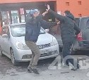 Потасовка между автомобилистами произошла у торгового центра в Южно-Сахалинске