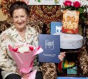 В Южно-Сахалинске празднует 90-летие "Отличник просвещения" Валентина Лызак 