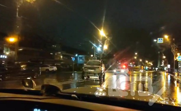 Последствия вечернего ДТП попали на видео в Южно-Сахалинске