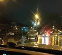 Последствия вечернего ДТП попали на видео в Южно-Сахалинске