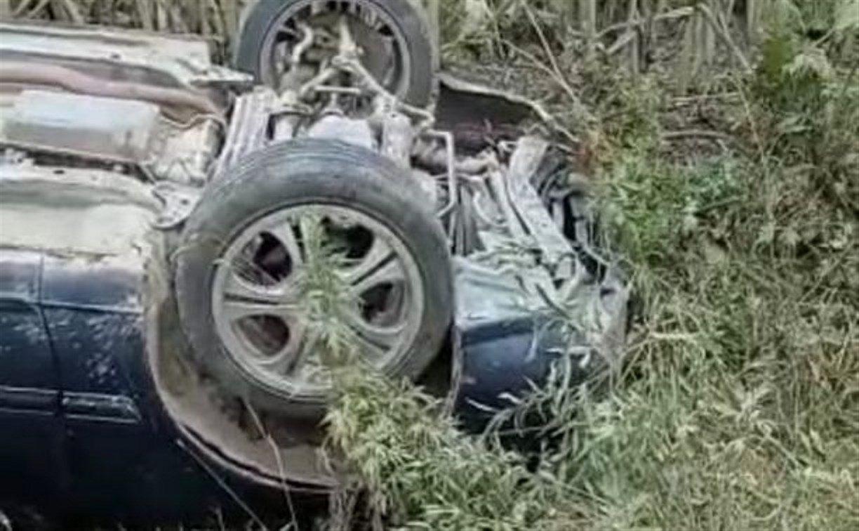 В результате ДТП в Чистоводном автомобиль перевернулся, один человек погиб
