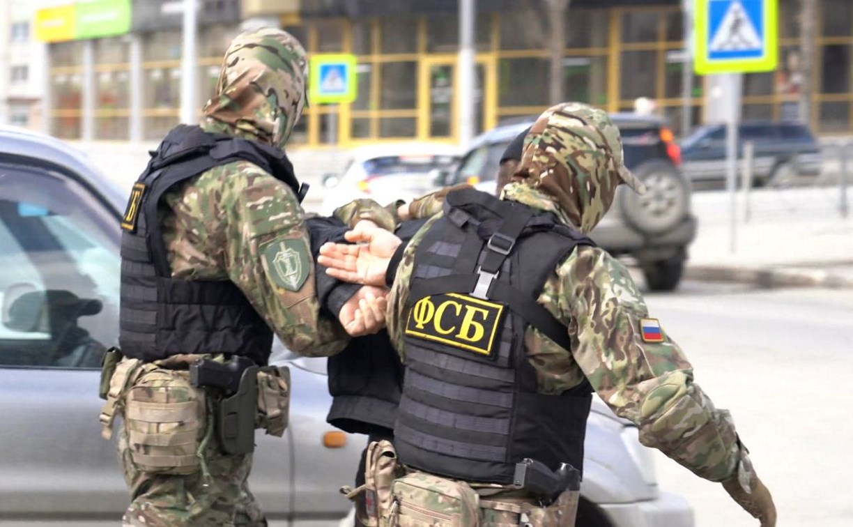 ФСБ обнародовала видео задержания сахалинца, намеревавшегося воевать на стороне ВСУ