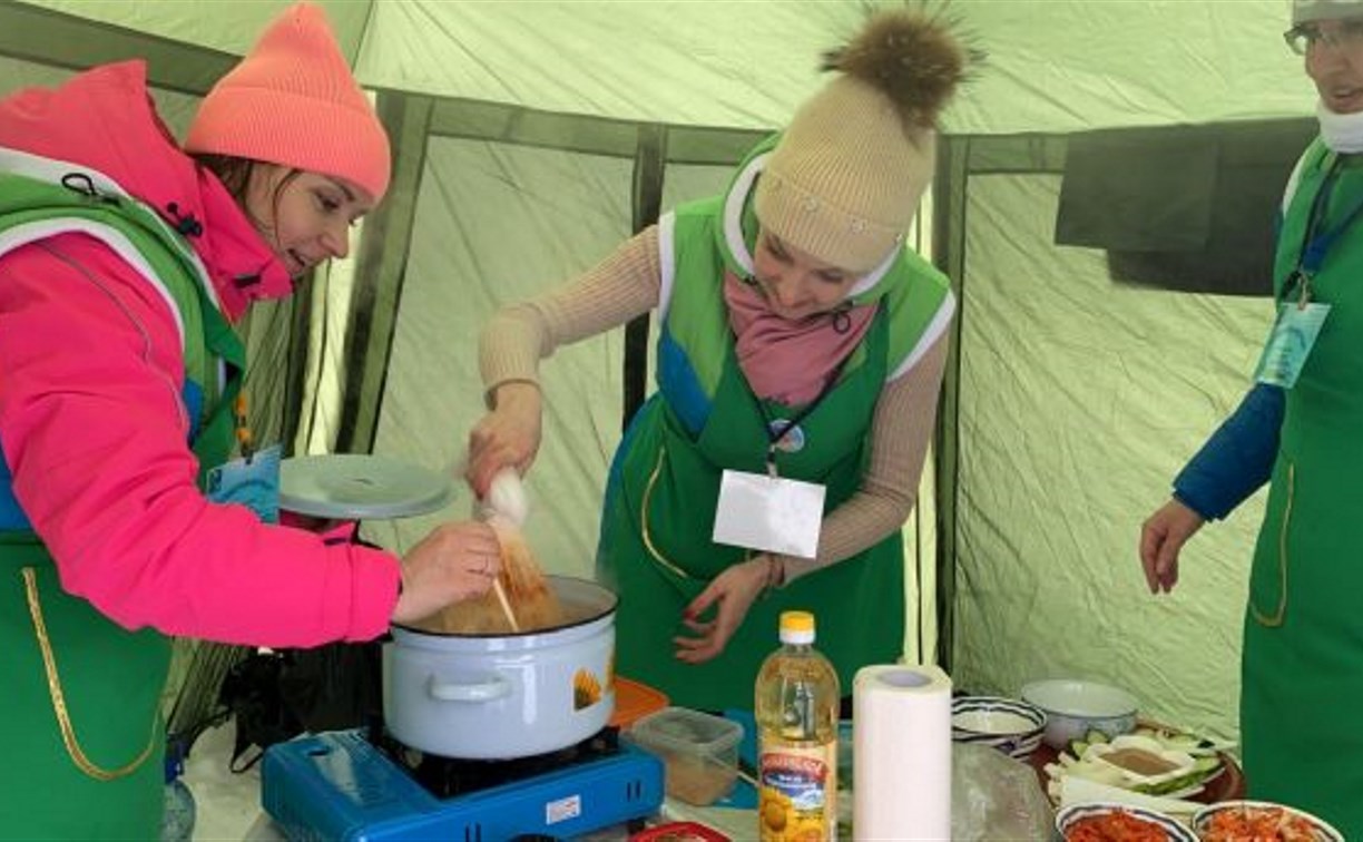 Старинный рецепт блюда из наваги разыскали участники кулинарного конкурса на "Сахалинском льду"