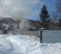 Дачный дом горит в районе Ласточки
