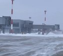 Аэропорт Южно-Сахалинска в метель собирается принять несколько самолётов