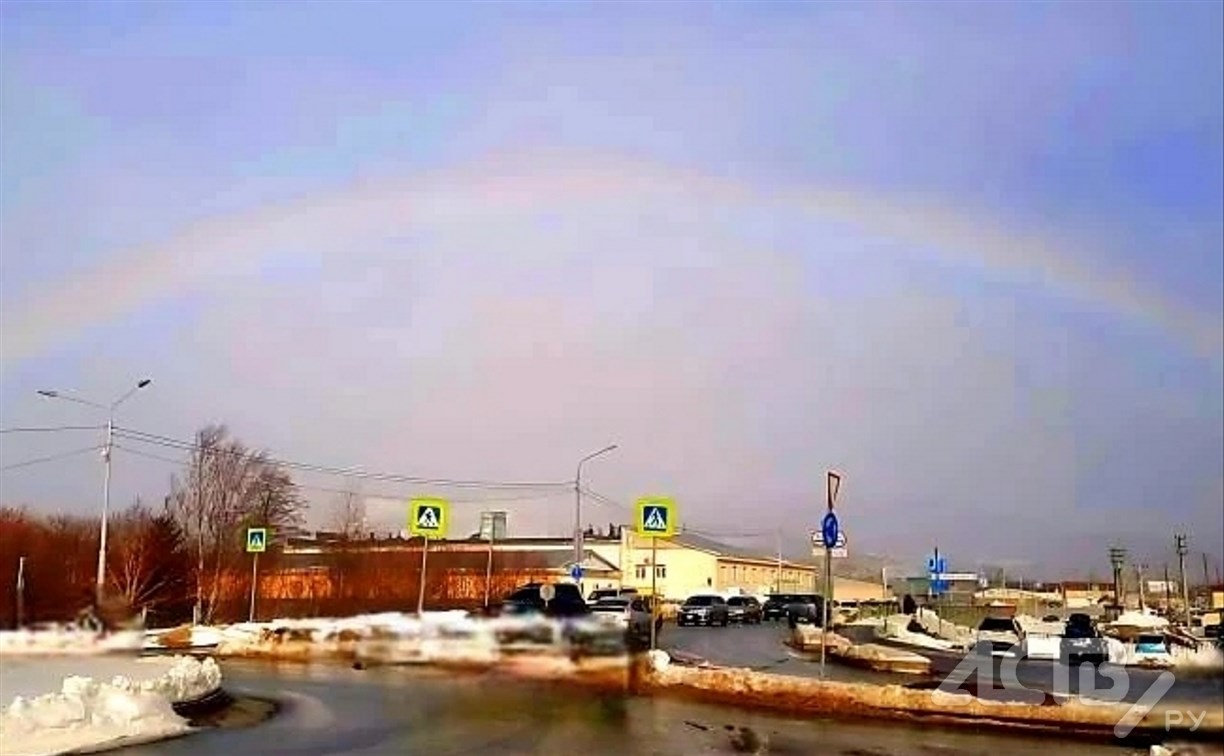 Первая весенняя радуга порадовала жителей Южно-Сахалинска в пятницу 13-го