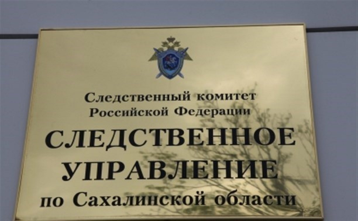 На юге Сахалина на берегу моря обнаружили тело женщины