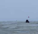 "Буранщики возят за 500:" на лёд у Лесного вновь вышли десятки рыбаков 