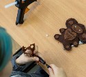 Южно-сахалинские школьники сшили Чебурашек для бойцов СВО