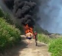 "Багги" сгорел на дороге у моря недалеко от реки Долинки