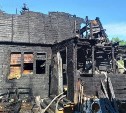 В Южно-Сахалинске дотла сгорел двухэтажный частный дом