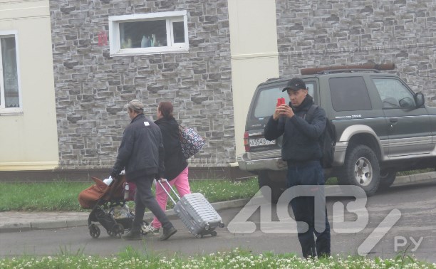 Северо-Курильск продолжает сотрясать: жители возвращаются с чемоданами в дома