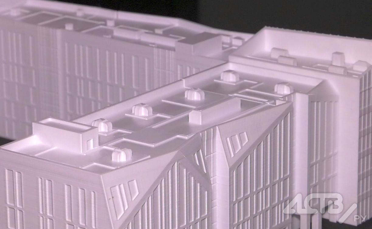 На выставке "Сахалинские традиции" показали напечатанную на 3D-принтере модель кампуса "СахалинTech"