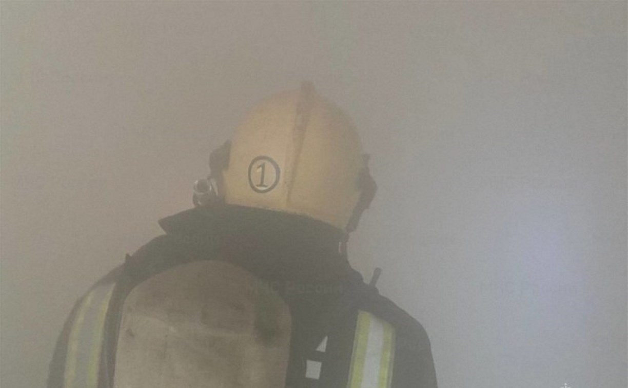 Пожар вспыхнул на 9 этаже жилого дома в Южно-Сахалинске