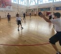 Среди школьников в Курильске выбрали лучших по игре в регби